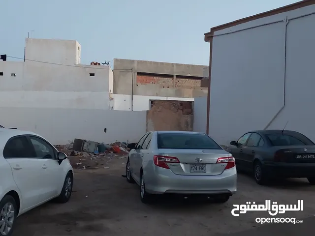 سياره تويوتا كامري للبيع موجوده في تونس موديل 2013
