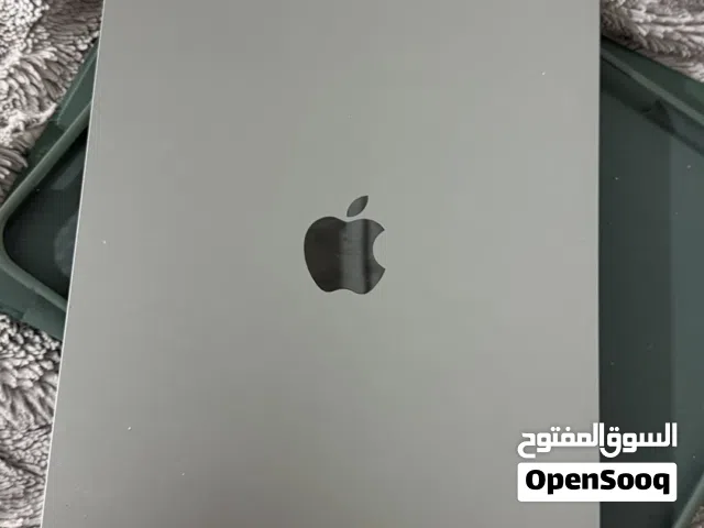 ايفاد اير 11 بوصة مستعمل بحالة ممتازة مع شاحن وذاكرة 128 جيجابايت