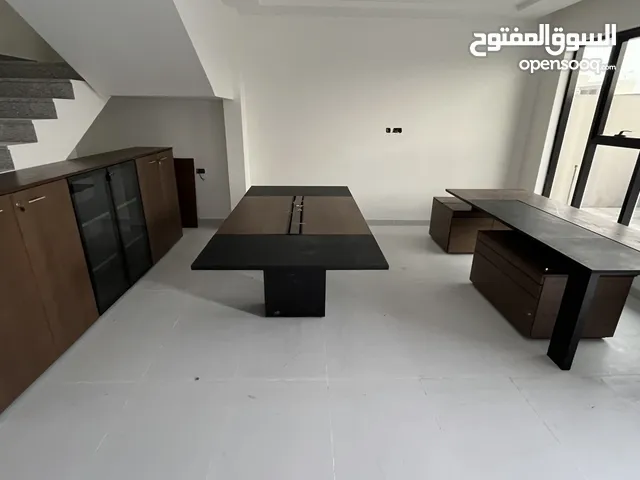 For Sale office Tables/اثاث مكتبي راقي للبيع ذو جودة عالية ملاحضة/ الأسعار مختلفة على حسب الغرض