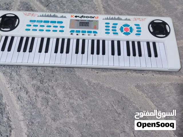 بيانو مستعمل بحالة الوكالة جيد جدًا