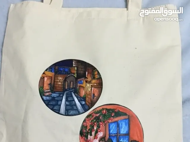 تصاميم فنية يدوية مميزة – مجات، كوسترات، حقائب، وكروشيه