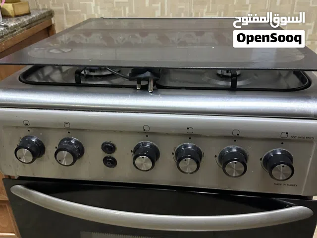 Gas stove with oven