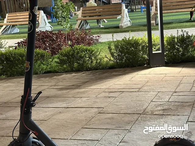 سكوتر شحن شاومي مجرد شاشه الفوك مثل ما موجود بالصوره مجرد الشاشه الفوك منشلعه