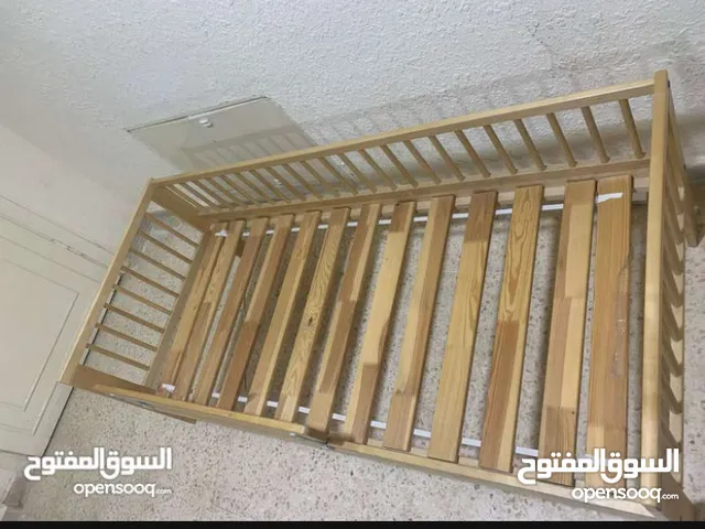 تخت جديد فش فيه اشي للبيع............................ ............................. .............