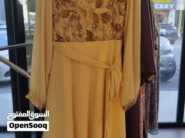 فستان نسائي بمقاس صغير