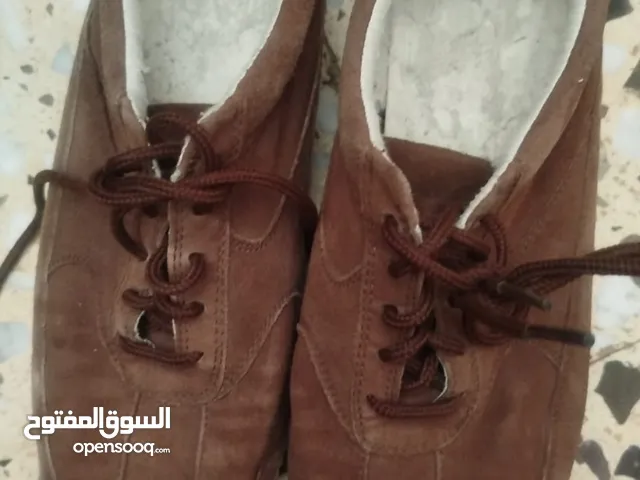 شوزات للبيع استعمال شخصي