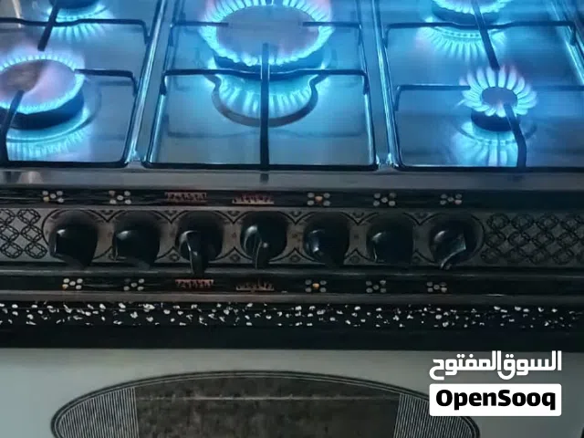غاز نوعه يونيفرسال ايطالي الفرن فوق تحت مع بعض بشتغل نظيف قياس 90  مافي اي عيوب شغال كامل مطلوب فيه