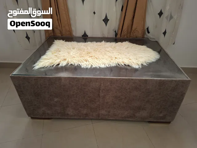 طاولة كبيرة للبيع