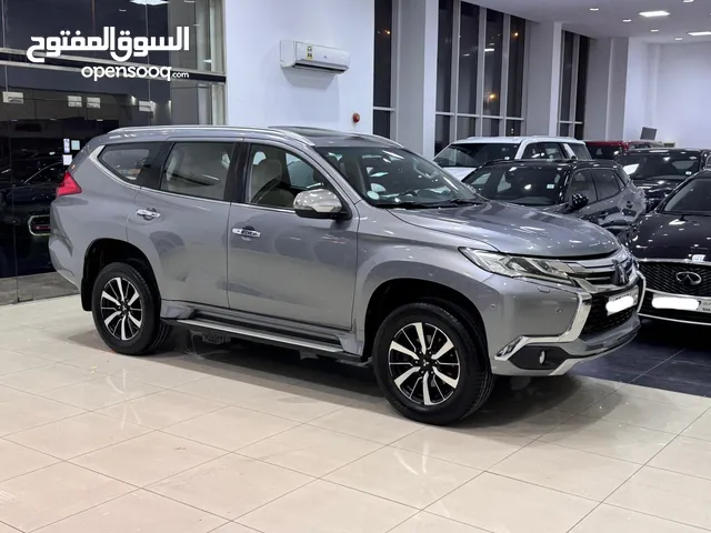 Mitsubishi Montero Sport 2016 (Grey)