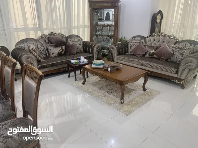 طاولة سفرة + طقم كنب + تسريحات سفرة فاخر جدا