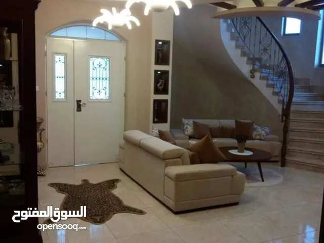 400 m2 More than 6 bedrooms Villa for Sale in Ramallah and Al-Bireh Birzeit