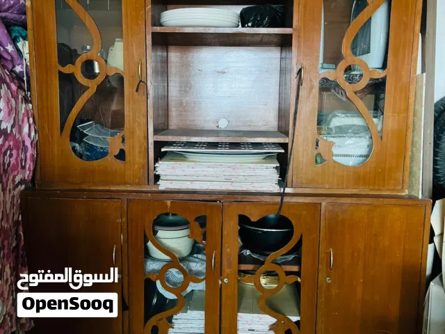 معرض للبيع صاج اللون متكون من طابقين بس كم جامه متكسره... سعره 125 وبيه مجال.العنوان البصرة الجمعيات