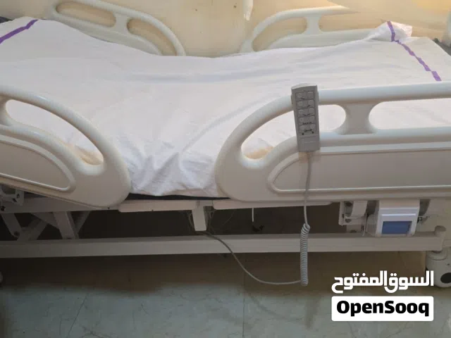 سرير طبي كهربائيّ وجهاز اكسوجين المنزلي