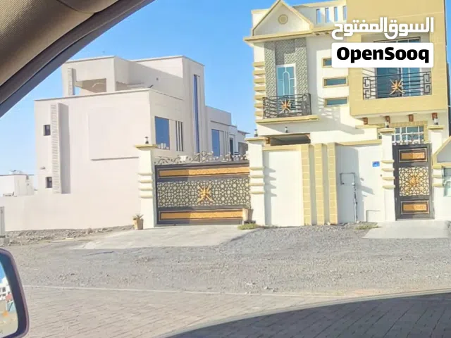 فيلا للإيجار موقع مميز خط أول مقابل الشارع السريع بين شارع النور و شارع الخير