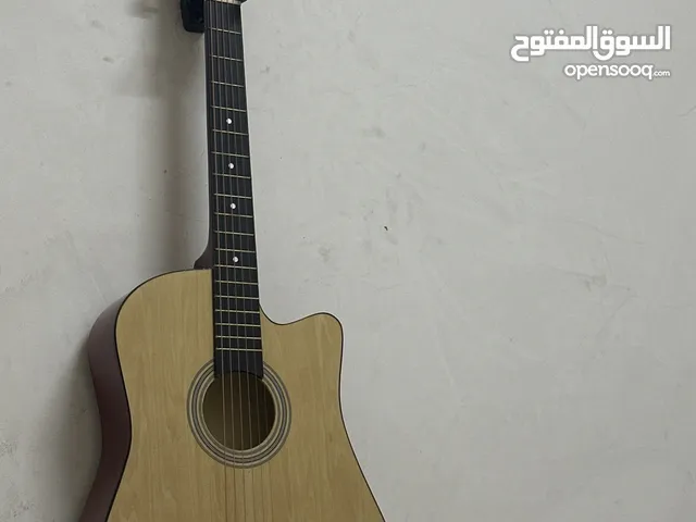 قيتار جديد مع جميع احتياجاته لتعلم القيتار (منضم أوتار -أوتار إضافيه -picks-حامل قيتار لتعليق )