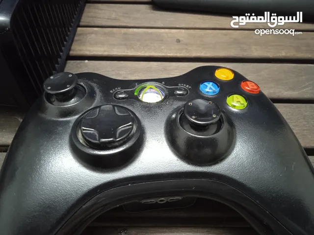 اكس بوكس 360 في حالة جدا جدا جدا ممتازه مع 180 لعبة متنوعه مع 2 ايد اصليه