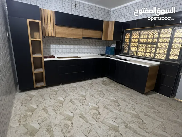 235m2 5 Bedrooms Townhouse for Sale in Basra Hakemeia