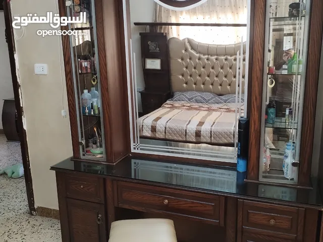 غرفة نوم بني