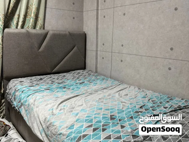 سرير بحاله ممتازه مع مرتبه