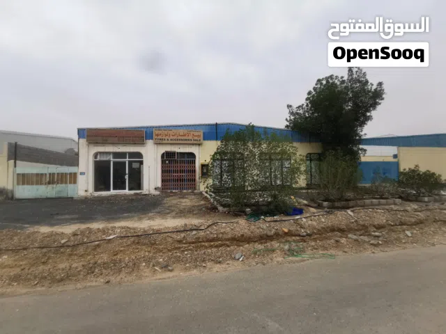 5 محلات تجارية بالمنطقة البريمي مع سكن للعمال