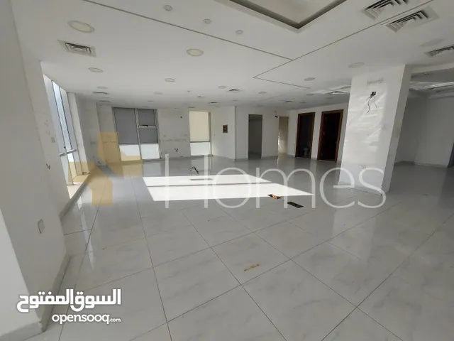 عيادات ارضية بموقع مميز للبيع في جبل عمان مساحة المكتب 114م