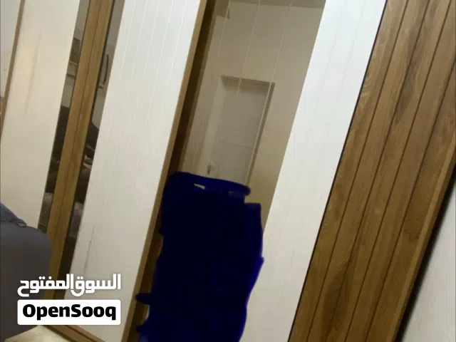 غرفه النوم هاذي بدون تسريحه للبيع المستعجل لدواعي السفر وبأقل سعر حاطنها