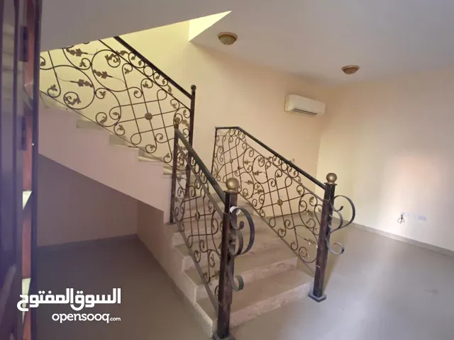 195 m2 4 Bedrooms Villa for Rent in Abu Dhabi Shakhbout City
