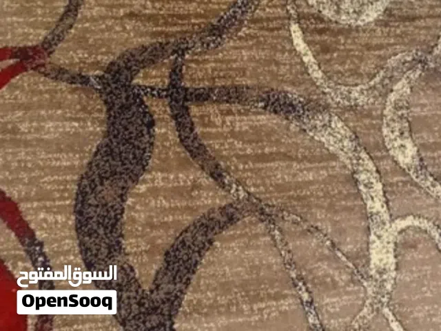 سجادة شبه جديدة