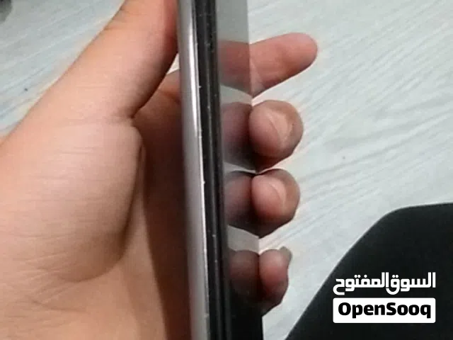 عرطه الرجال محتاج تلفون مستخدم نضيف به شرخ ونقطه في الشاشه امامك الذاكره 128  الرام 12 يدخل اي شريحه
