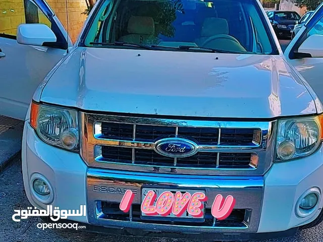 فورد اسكايب 2010 فل الفل بفتحه لون ابيض لؤلؤي فحص 3 جيد بسعر مغري قابل للبدل