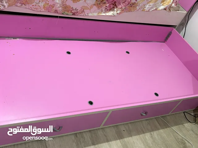 Kids bed with pull over