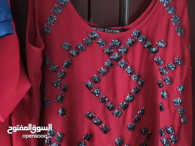 للبيع لباس سهرة نسائي بسعر 5000 ريال يمني