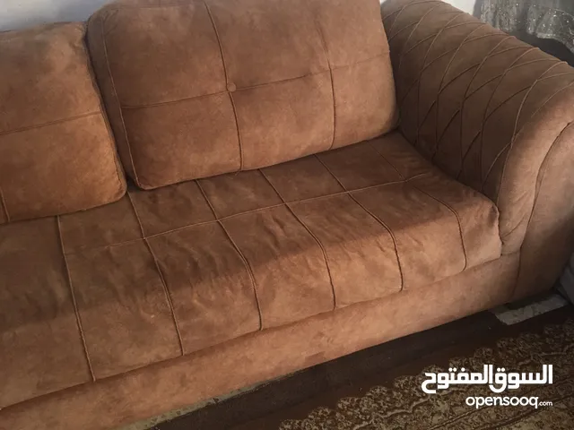 طقم كنب قطعتين كبار 8 مقاعد خشب تفصيل بحالة ممتازة