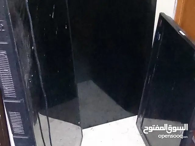 للبيع 3 تلفزونات 2سمارت و واحد عادي (مكسورين)