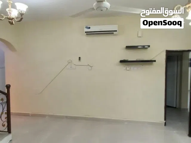 للايجار فيلا ممتازة في بركاء في الهرم الشمالية