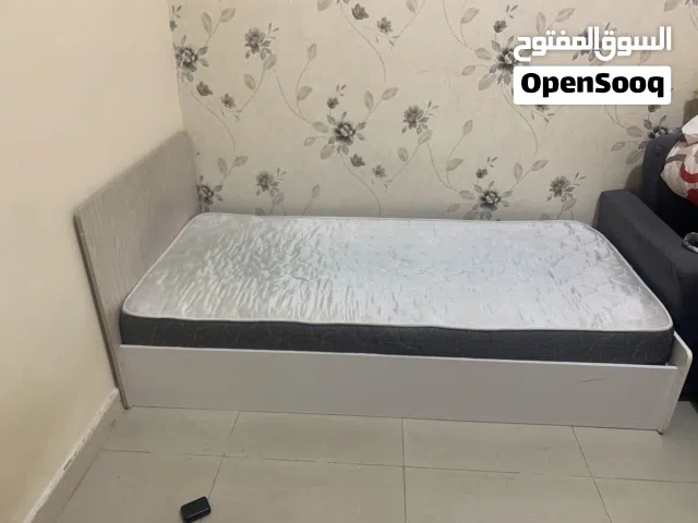 سرير مع الفرشة عدد 2 مستعمل استعمال خفيف