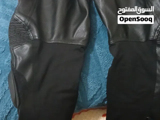 ملابس دراجات نارية مستعملة بجودة جيدة وبتفاصيل واضحة