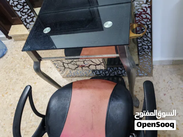 كرسي حلاقة مرآة مترين / متر عدد 2 مع إنارة