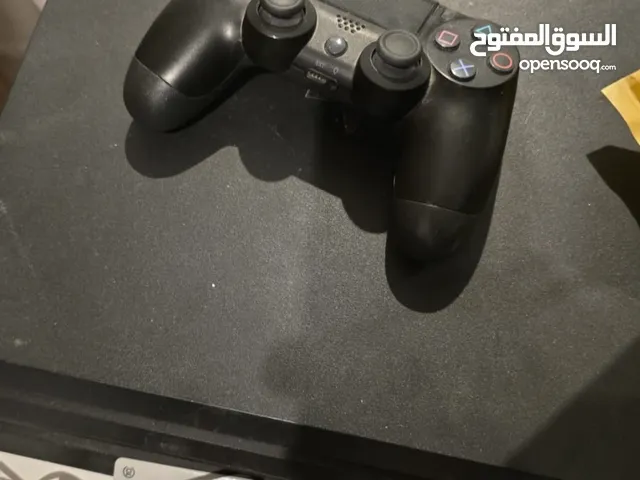 PS4 Pro مع يدة