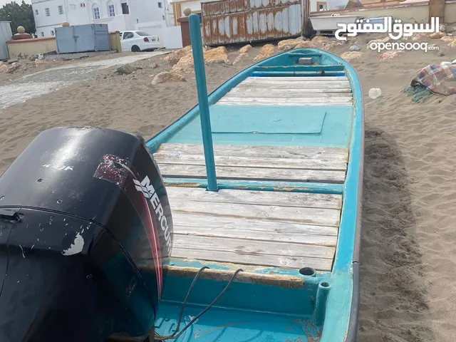 قارب 23 قدم رمال البحار موديل 2014 مع مكينه ماركوري تو استروك 90  موديل 2015 بدون ملكيه للبيع