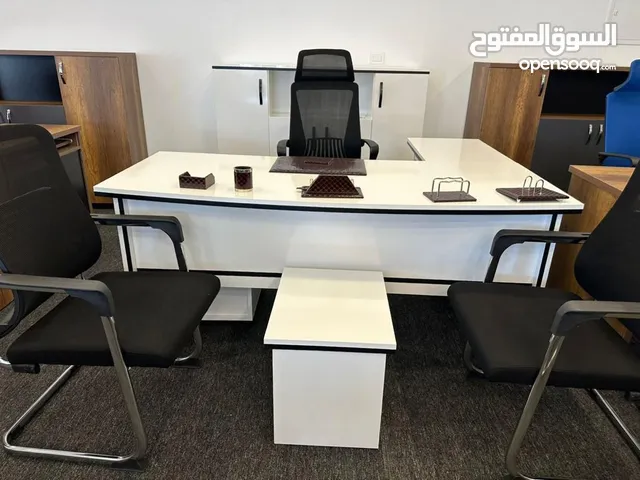 مكاتب ادارية ومكاتب موظفين بأسعار وتشكيلات متنوعة