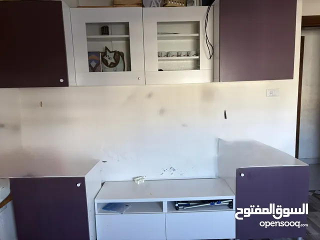 بوفيه خشب موديل ايكيا شبه جديد تفصيل لونين النهدي والأبيض