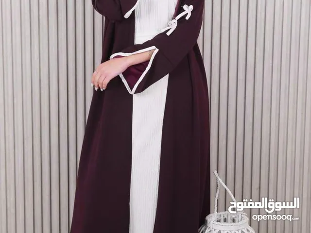 عباية بأناقة راقية ولمسة عصرية لكل محبات الأناقة، هالعباية المميزة بلونها وتصميمها العصري هي ال