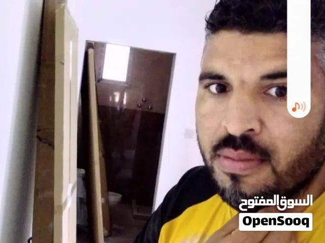 فني تركيب. ابواب   pvc وwpc. وابواب فاير.  وصيانة وتركيب الابواب الخشبية