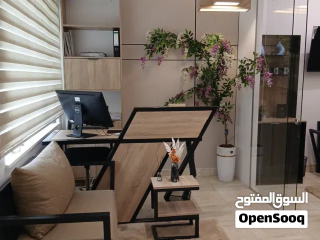 شقة مكتبية ارضية مجهزة بالكامل للإيجار بن عاشور شارع المعدات