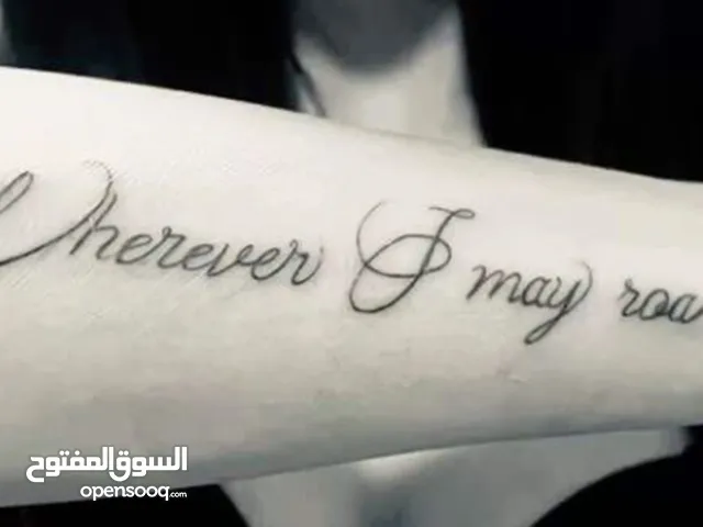 مصمم ، designer ملابس ، مجوهرات ، و تاتو