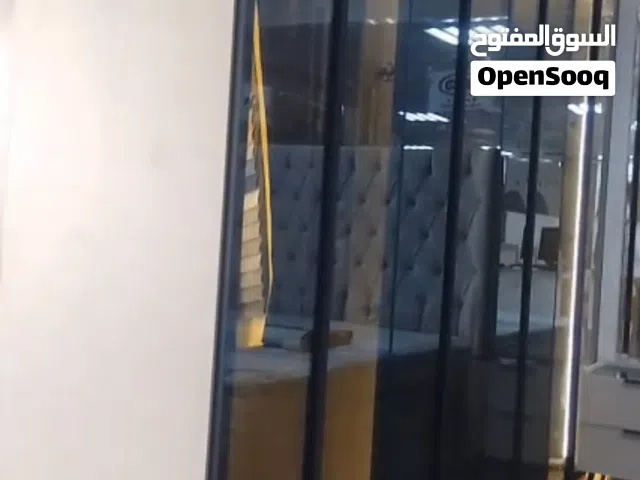 غرفة نوم ملكية بتصميم إيطالي حديث - زجاج وألمنيوم أس