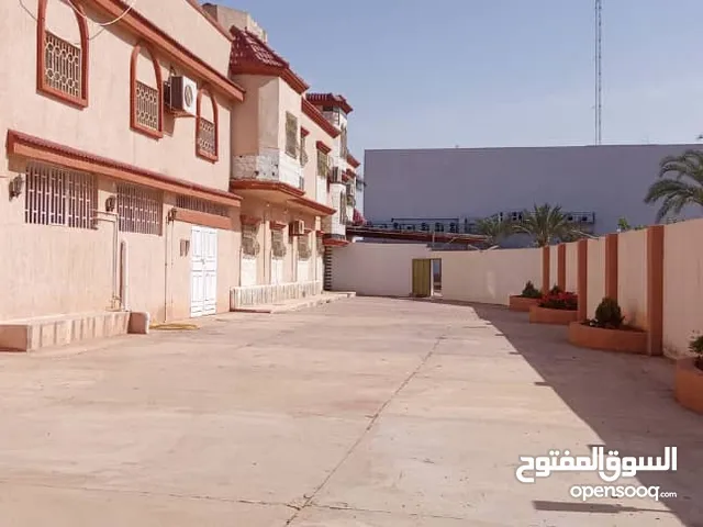 فلل للايجار طريق المطار خلف جيان