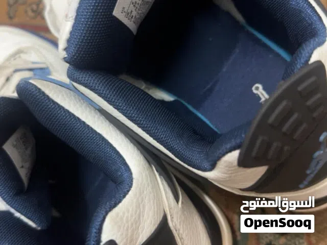 للبيع كوتشي جوردن فور حاله نفس الجديد بظبط مقاس 36