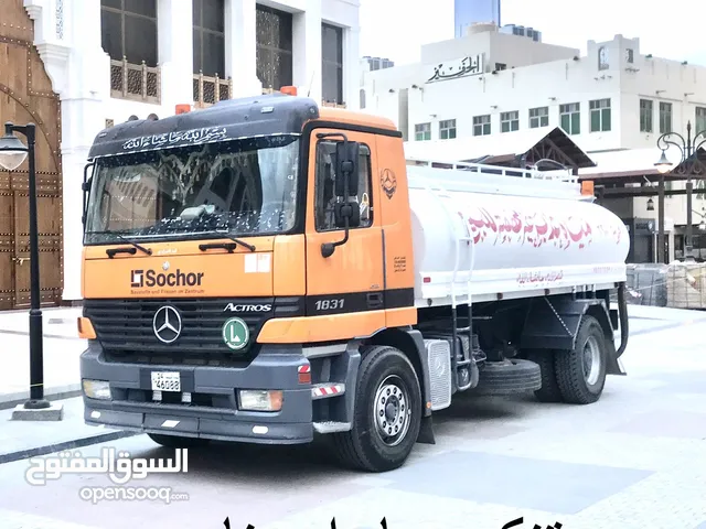 تنكر مياه لتوريد المياه العذبة